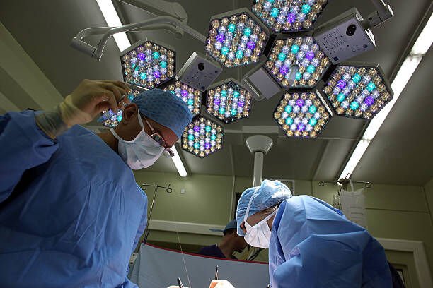 BIRMINGHAM, ENGLAND - MARCH 16: A surgeon and his theatre team perform key hole surgery to remove a gallbladder at at The Queen Elizabeth Hospital on March 16, 2010 in Birmingham, England. As the UK gears up for one of the most hotly contested general elections in recent history it is expected that that the economy, immigration, industry, the NHS and education are likely to form the basis of many of the debates. (Photo by Christopher Furlong/Getty Images)