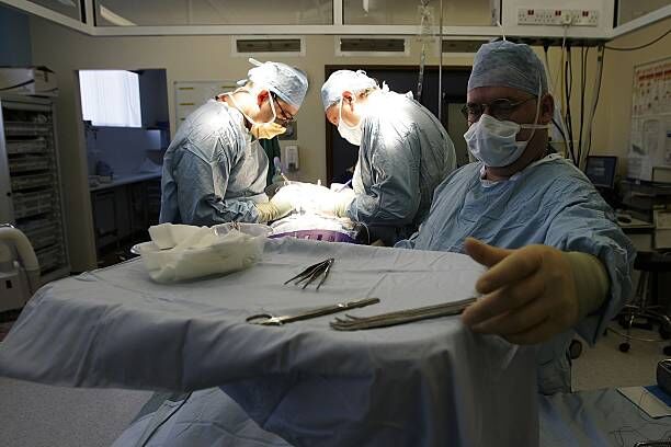 BIRMINGHAM, UNITED KINGDOM - JUNE 09: Consultant Surgeon Andrew Ready and his team conducts] a live donor kidney transplant at The Queen Elizabeth Hospital Birmingham on June 9, 2006, in Birmingham, England. Kidney failure patient Carol Playfair was given the chance of life when her sister Tracey Playfair offered one of her own perfect kidneys to help save the life of Carol. The operation at The QE Hospital, part of The University Hospital