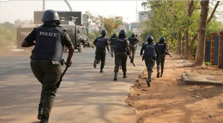 Operatives of the Federal Special Anti-robbery squad, FSARS, on Adeniji Adele Road, Lagos Island, arrested a fleeing suspected member of Aiye Cult Confraternity , Moses Okoi, 28, who had been on the run since October 2019 and arraigned him before a Lagos Magistrate Court for allegedly conniving with two others already facing trial for attempt to kill a female pastor, Janet Ogunsola.