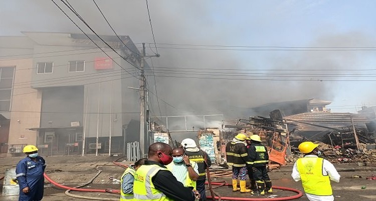 BREAKING: Fire Guts Building In Lagos