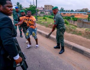 Drama As Sanwo-Olu Security Nabs Weapon-Wielding Thugs In Lagos traffic [Photos]