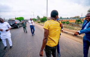 Drama As Sanwo-Olu Security Nabs Weapon-Wielding Thugs In Lagos traffic [Photos]