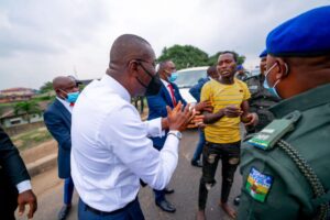 Drama As Sanwo-Olu Security Nabs Weapon-Wielding Thugs In Lagos traffic [Photos]