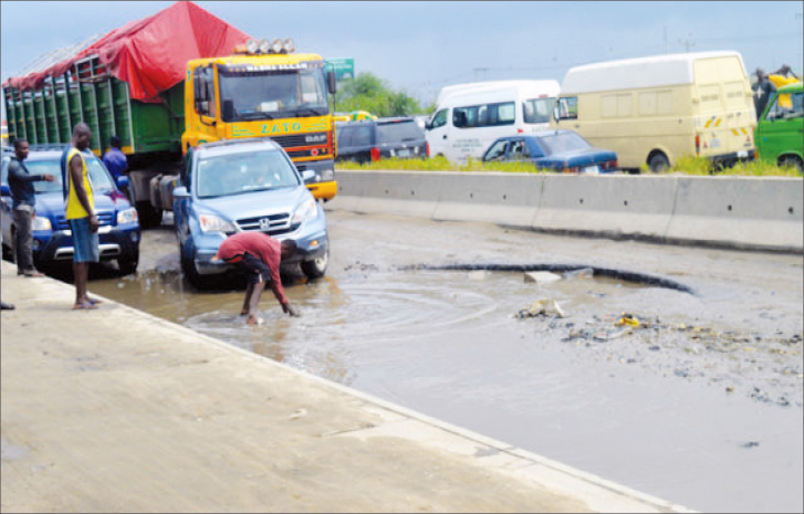 Ikosi-Ejinrin LCDA Issues 14 Days Ultimatum To Truck Operators Against Highway Parking