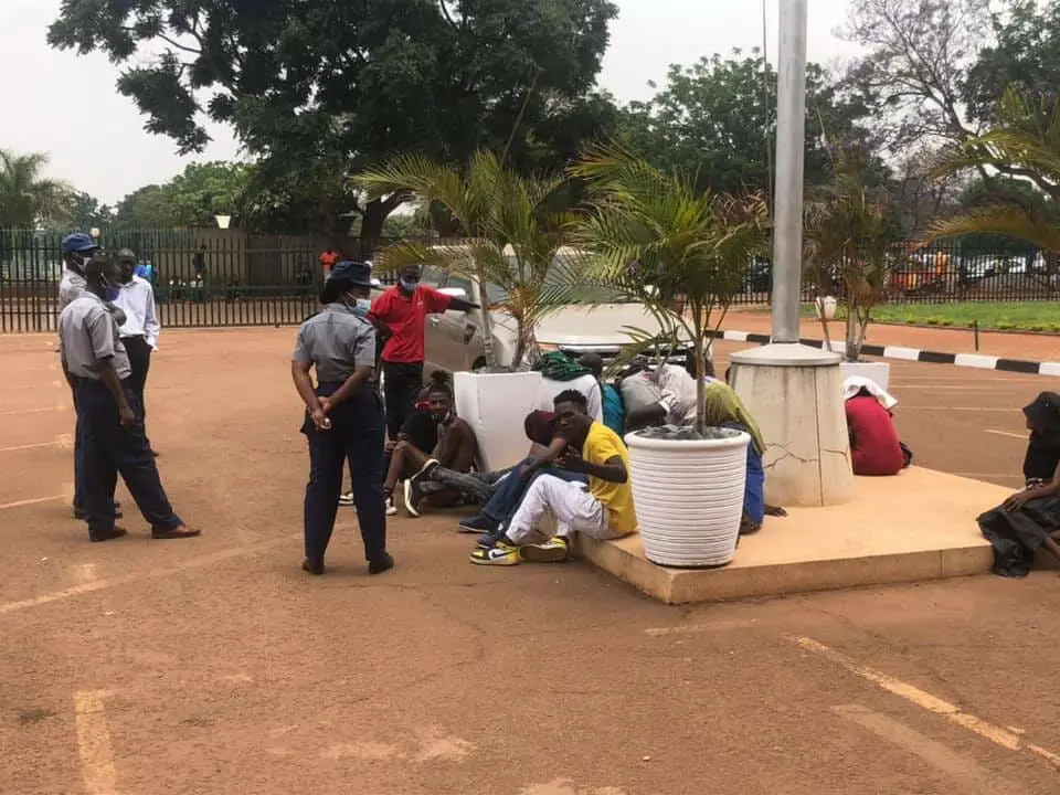 VIDEO: Zimbabwe Police Raid S3x Party Arrest 16 Persons