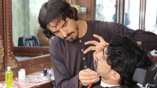 Tal­iban Ban Barbers from Shaving, Trimming Beards in Afghanistan