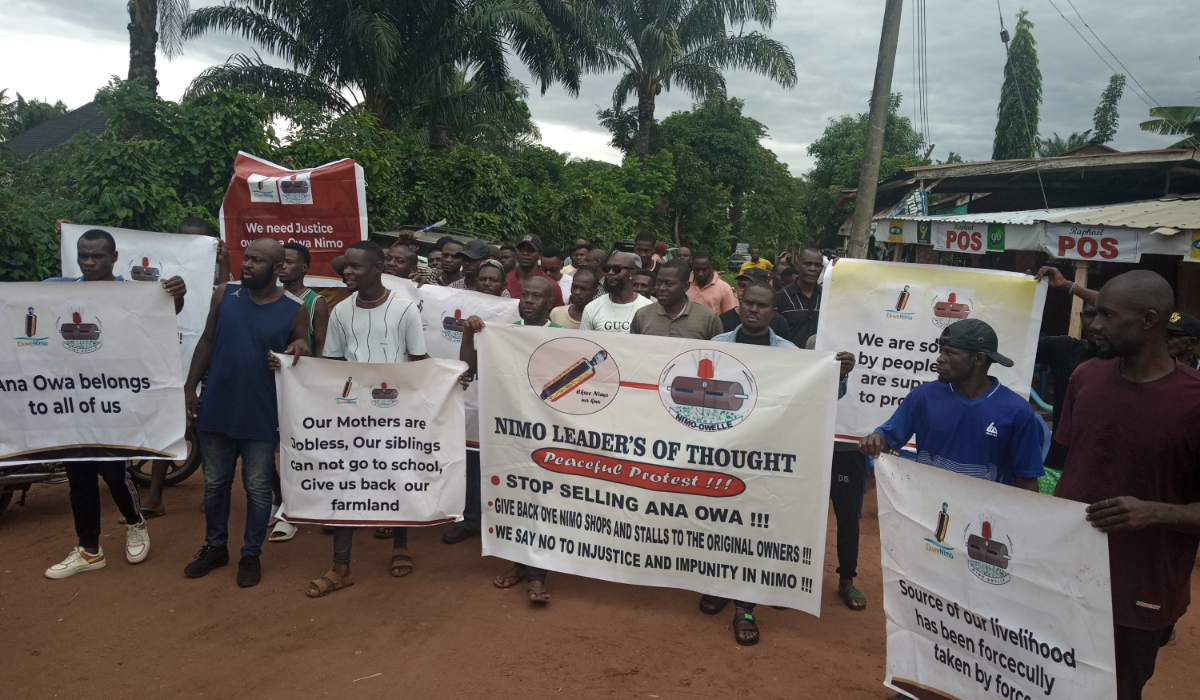 Security Operatives Storm Anambra Community To Halt Protest