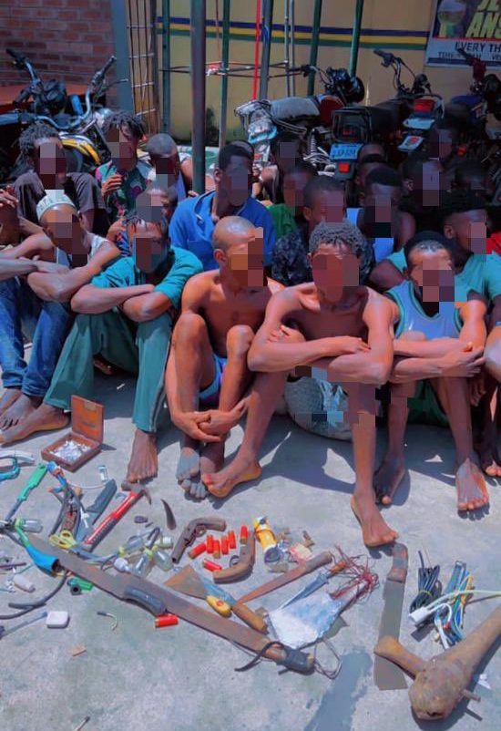 Police raided shanties around the Alaba International Market, Lagos (Photo: Benjamin Hundeyin/Twitter)