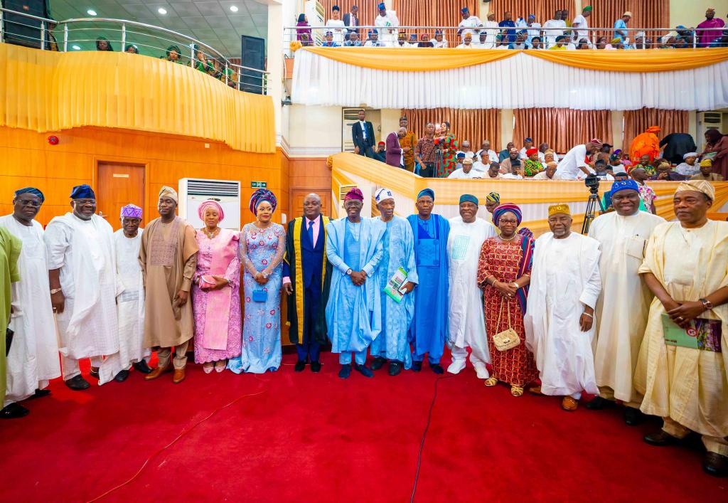 Lagos State Governor, Babajide Sanwo-Olu; House of Assembly Speaker, Rt. Hon. Mudashiru Obasa, and other political leaders at the proclamation of the 10th House of Assembly