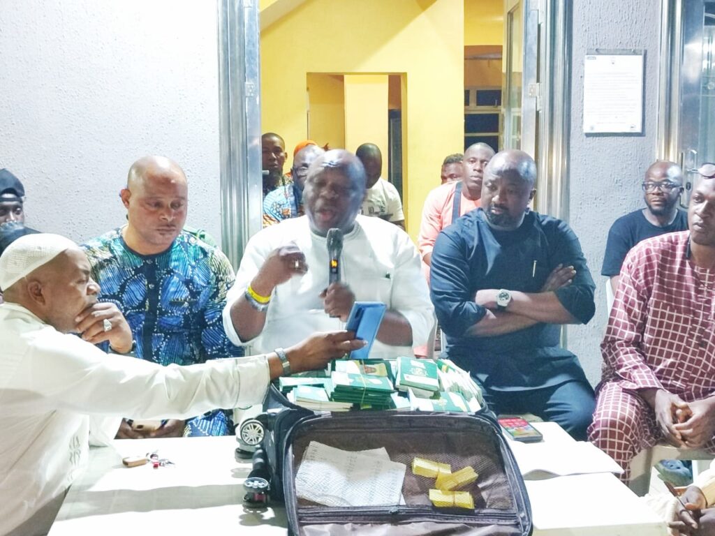 Former Lagos Commissioner for Home Affairs, Anofiu Olanrewaju Elegushi;Former Special Adviser to the Governor on Islamic Matters, Alhaji Ahmad Abdullahi Jebe; a Board member, Hon. Lolade Shonibare and the Board Secretary, Mr. Saheed Onipede, amongst others, at the briefing for intending pilgrims