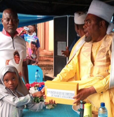 Yusuff Muheebah of Popo-Oba/Oke-Oba, the first prize winner of the Quranic recitation contest (Junior category) with her plaque receiving her prize (Photo: Kakalistiq)