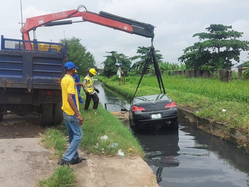 LASEMA officials removing the car from the canal