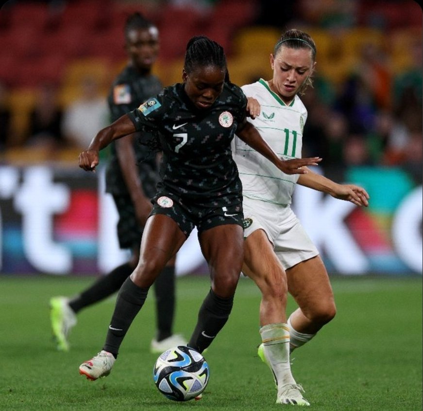 Super Falcons' midfielder Tony Payne and Ireland's Katie McCabe fight for the ball