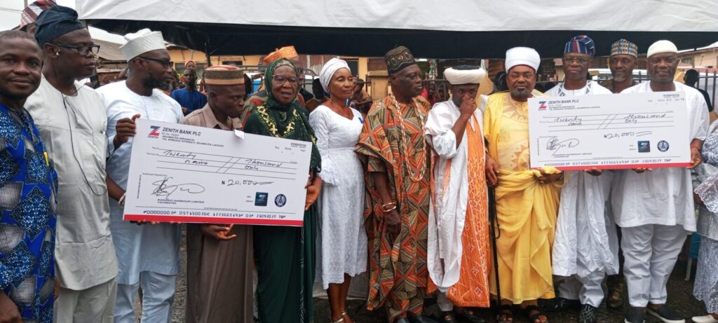 Cheques presented by Oloja-elect of Lagos, Abiola Kosoko at the event (Photo: Kakalistiq)