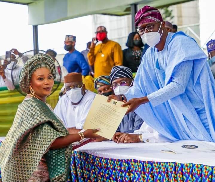 Epe LG Chairman, Princess Surah Olayemi Animashaun, receiving her certificate of return from Lagos State Governor, Babajide Sanwo-Olu, in July 2021