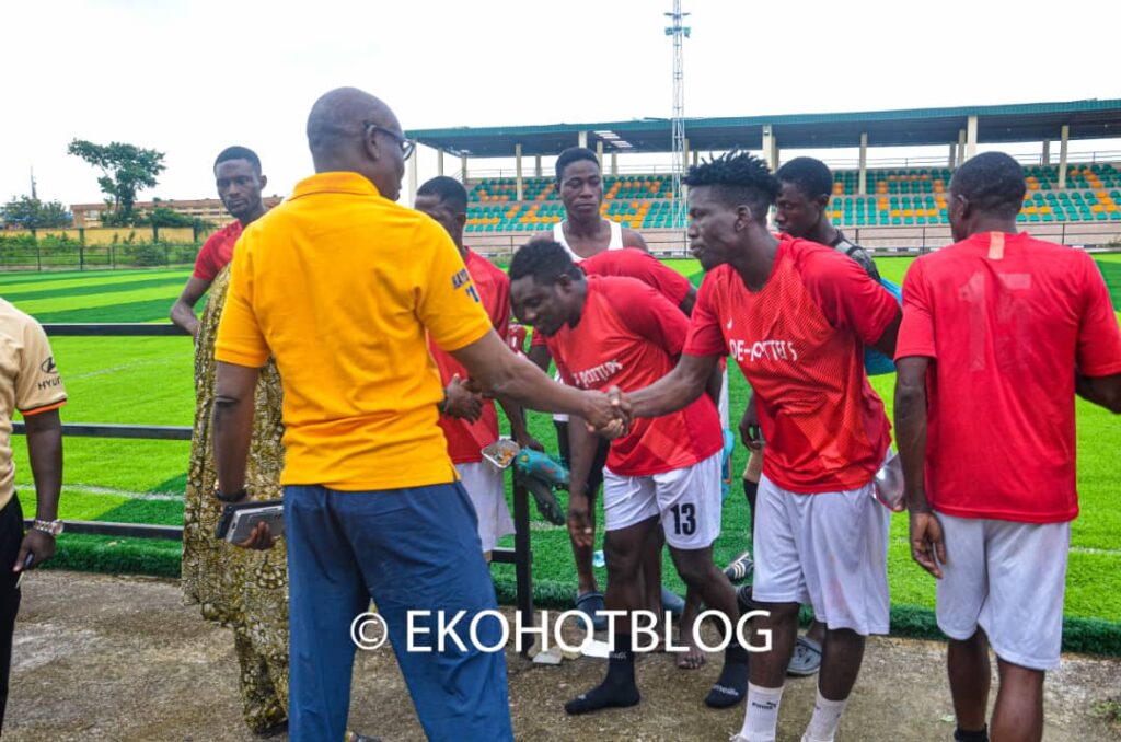 The Epe Kayokayo coordinator, Otunba TJ Abass, greeting Epe Ogunmodede Club players