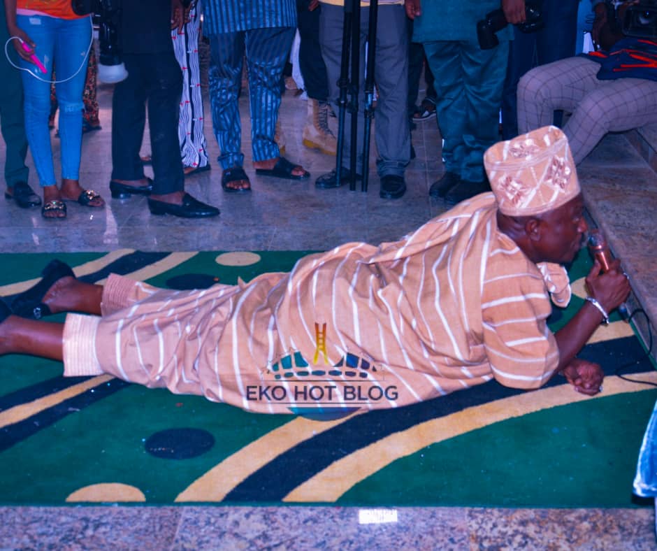 Chief Musibau Olatunji Sumonu paying homage to the Alake of Egbaland, His Royal Majesty, Oba Michael Aremu Gbadebo