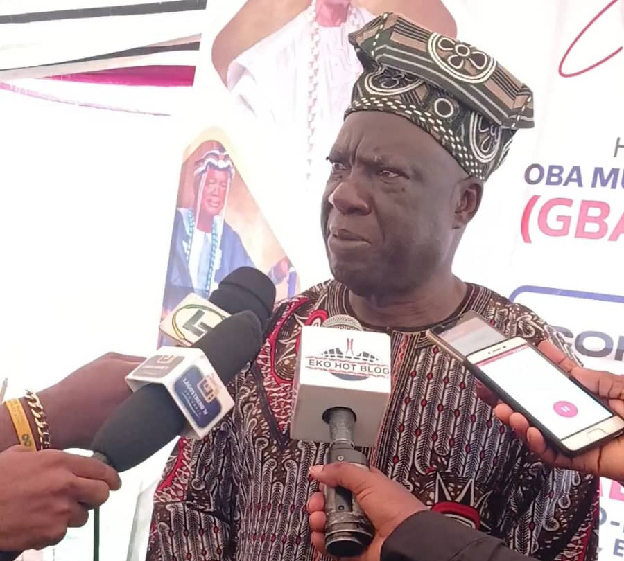 Hon. Ayo Odeyemi, the Chairman of the planning committee for the coronation ceremony of HRM Oba Musiliu Abiola Oliwo, the Aladepekun of Odo-Egiri Kingdom, speaking with reporters