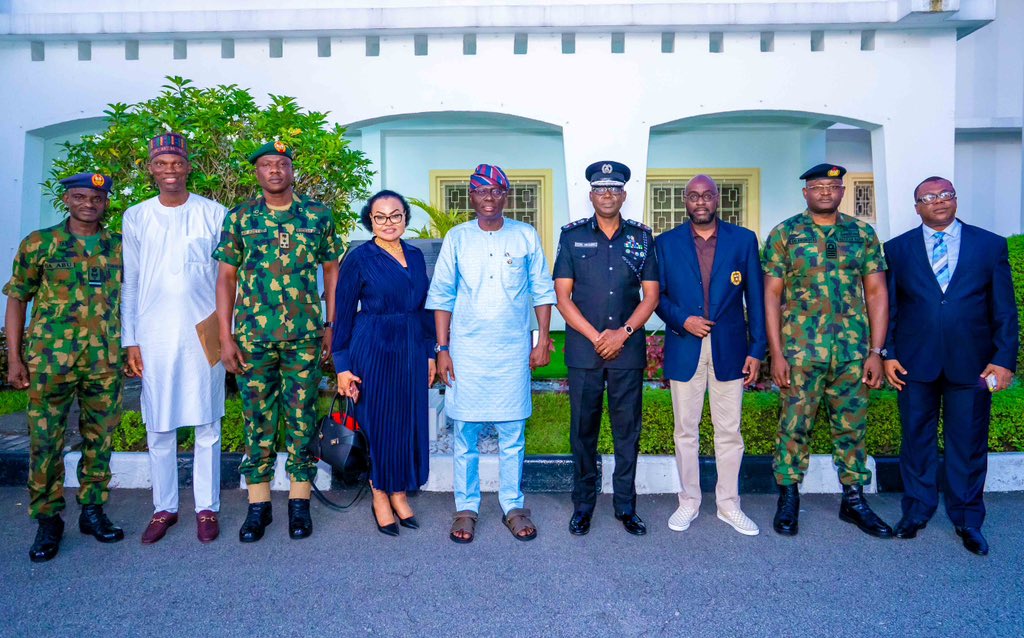 Lagos State Governor, Babajide Sanwo-Olu; Chief of Staff, Mr Tayo Ayinde; Secretary to the Lagos State Government, Barr. Bimbola Salu-Hundeyin; Director, Civil Litigation, Mr. Hammed Oyenuga; Lagos Commissioner for Police, Idowu Owohunwa, and other security chiefs in Lagos at the State House, Marina, Lagos, for the security meeting