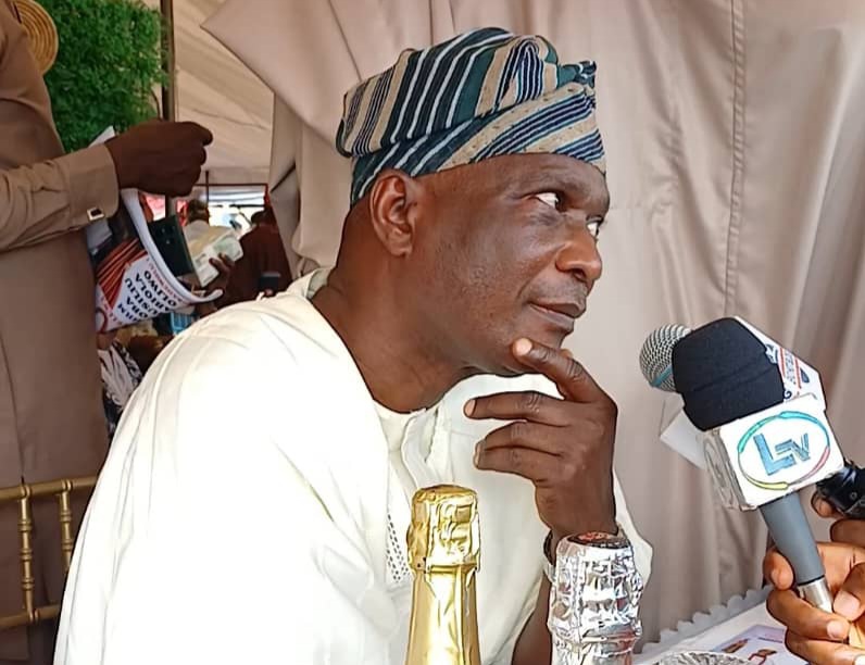 Hon. Wale Raji speaking with reporters at the coronation ceremony of HRM Oba Musiliu Abiola Oliwo, Gbadewolu I, the Aladepekun of Odo-Egiri