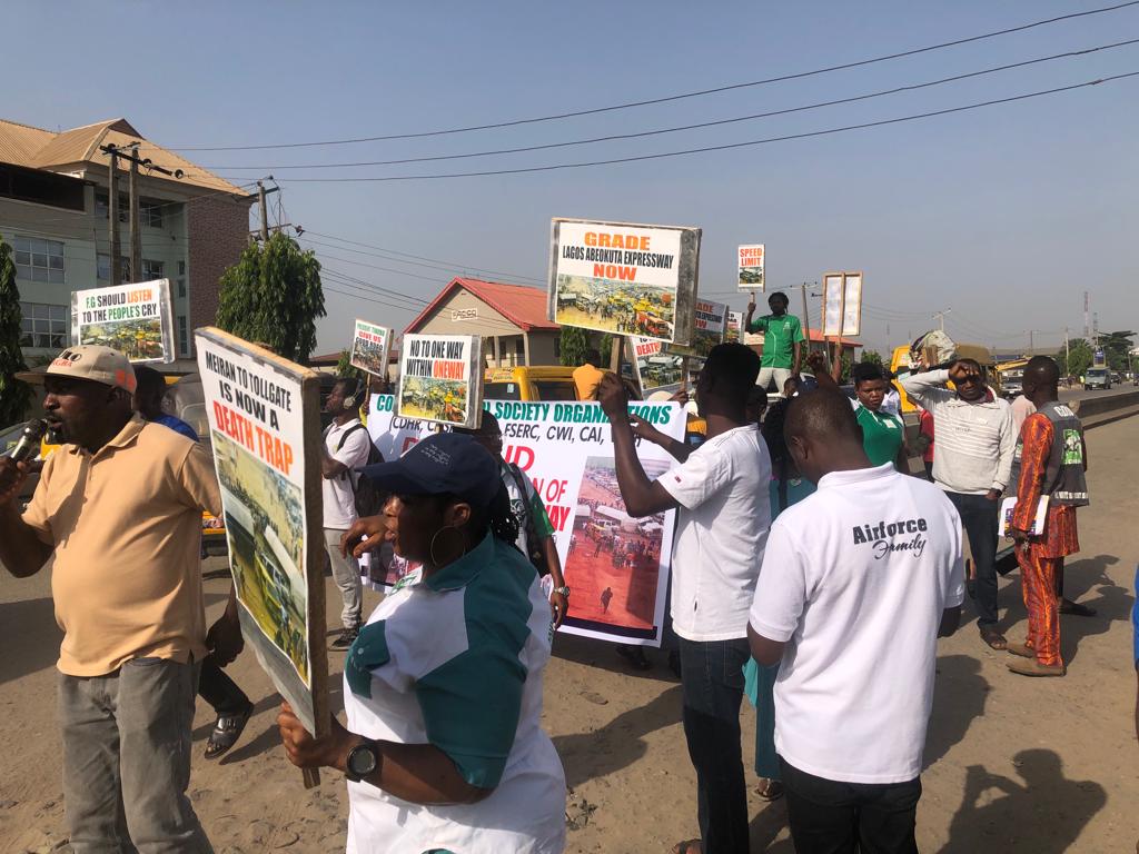 Protesters demonstrate over bad sections of Lagos-Abeokuta Expressway