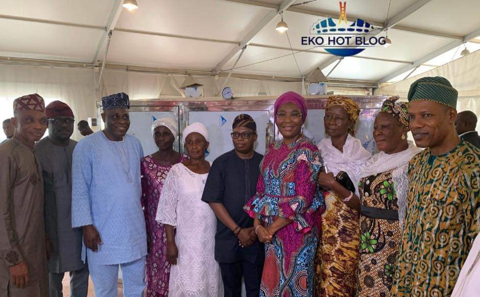 (From L-R) Alhaji Ayodele Olayinka, Alhaji Wasiu Ayeola, and other Lekki community representatives with Lekki Free Trade Zone Deputy Managing Director, Mrs Bolatito Ajibode