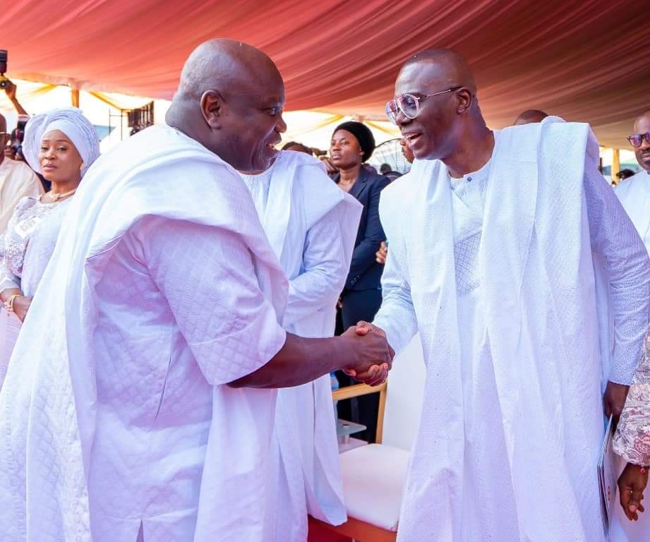 Former Governor of Lagos State, Akinwumi Ambode and incumbent governor, Babajide Sanwo-Olu, exchanging pleasantries at the Lagos State Government New Year's Thanksgiving Service