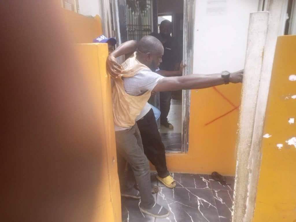 A LASBCA official being allegedly assaulted at St. Margaret School, Ikorodu, Lagos