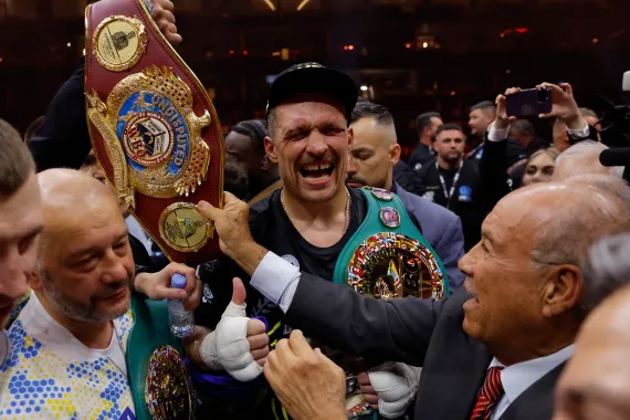 Oleksandr Usyk celebrates with the belts after winning the fight to become the undisputed heavyweight world champion against Tyson Fury (Photo: Andrew Couldridge/Action Images via Reuters)