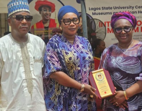 Epe LG Chairman, Princess Surah Animashaun receiving the award of excellence from a representative LASU VC, Professor Ibiyemi Olatunji-Bello, at the LASU Center For Museum And African Heritage event