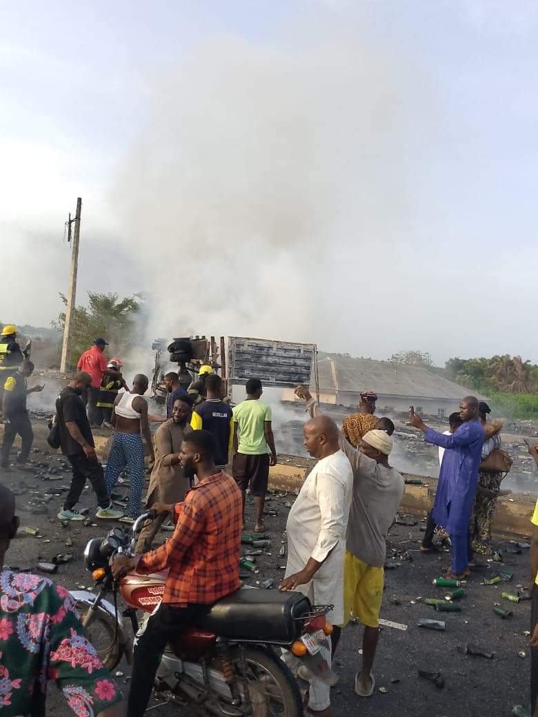 Scene of the trailer accident along Temu road, Epe