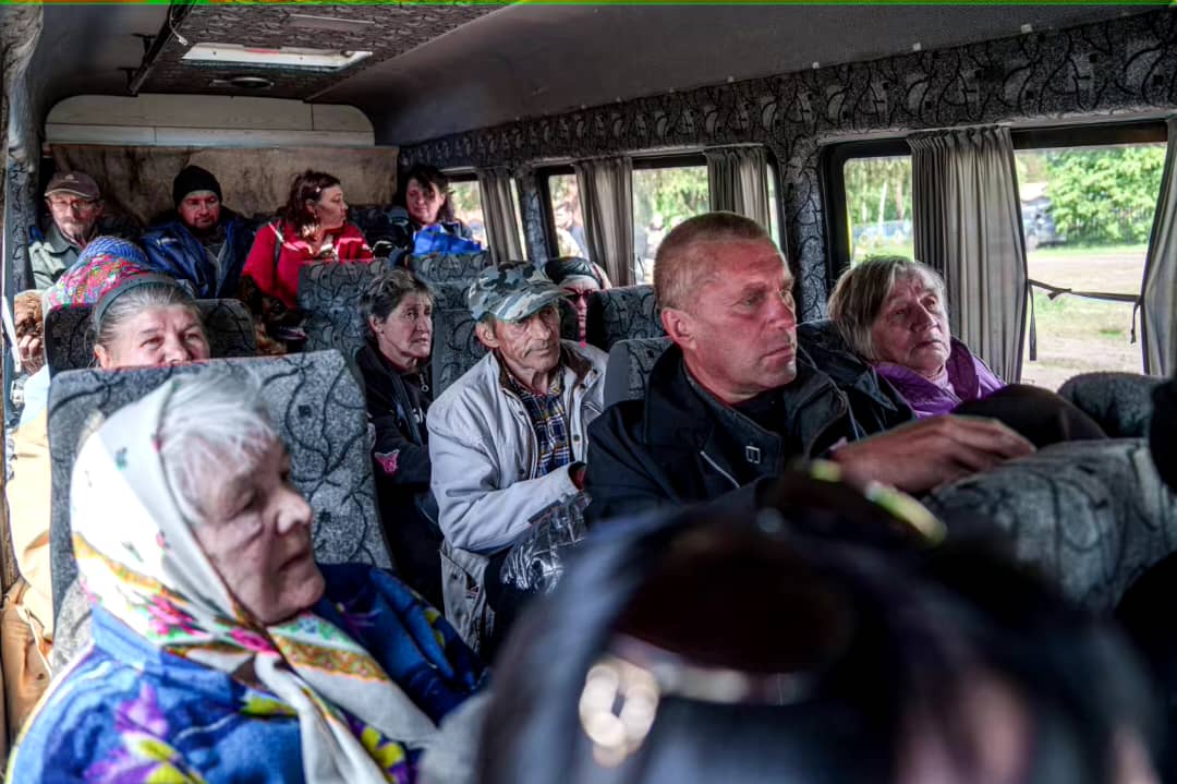 Russia Intensifies Offensive in Ukraine's Northeast, Thousands Flee