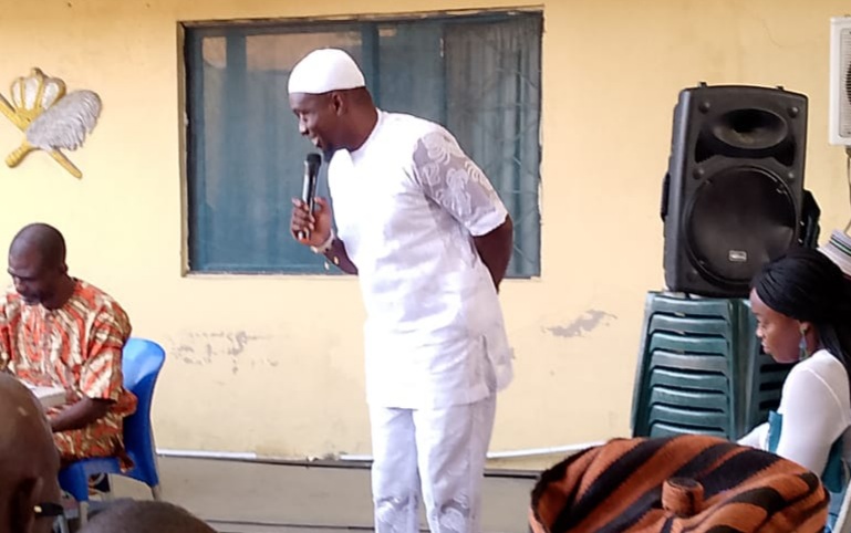 Asiwaju Carlo Babatunde Sonupe, better known as Asiwaju Carlo speaking at the event welcoming him into the APC in Ward E, Alimosho LGA