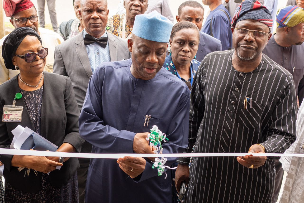 Dr. Tunji Alausa, Nigeria's Minister of State for Health and Social Welfare (Middle) and Prof. Babatunde Salako, the NIMR DG during the commissioning of the new Human Virology and Genomics facility at NIMR