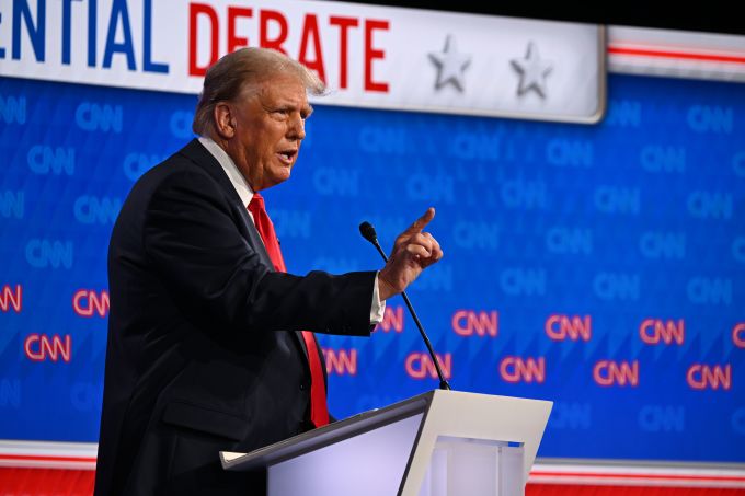 Ex-US President Donald Trump makes a point early in the debate. Will Lanzoni/CNN