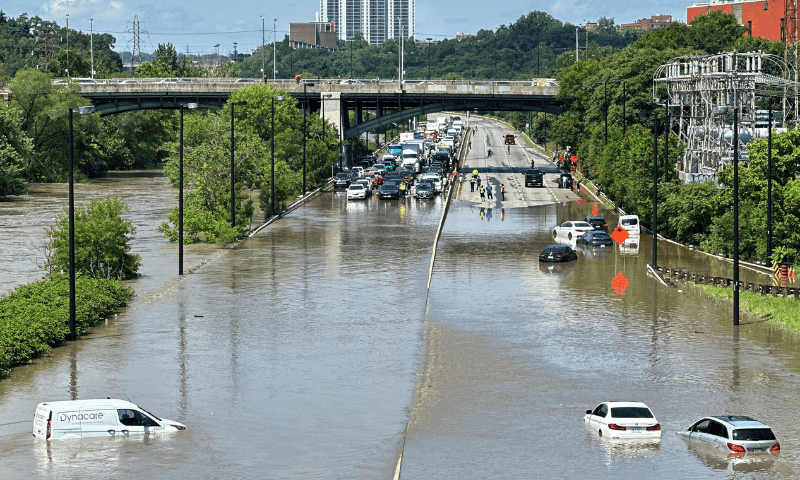 Sever Storm Engulfs Toronto, Affects Power Supply