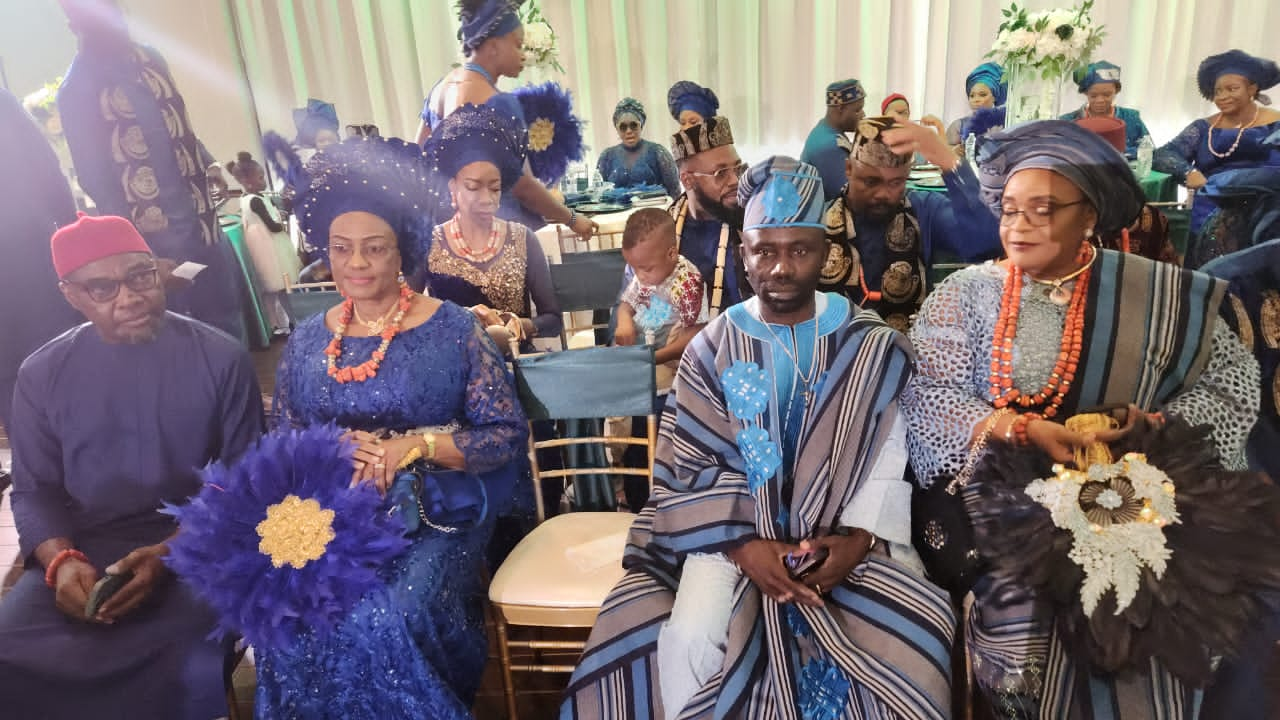 Samuel Oyenuga and Chiamaka Ibeh with the bride's parents