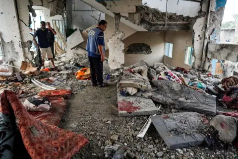 sraeli Airstrike on Gaza School Kills Over 70, Hospital Director Says