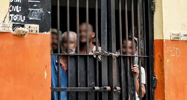 Over 200 Inmates Escape Pakistani Jail