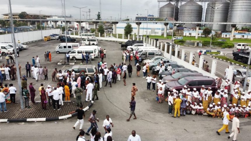 Fubara’s Loyalists Storm Rivers Government House After Emergency Rule Ends