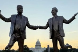 statue of Trump