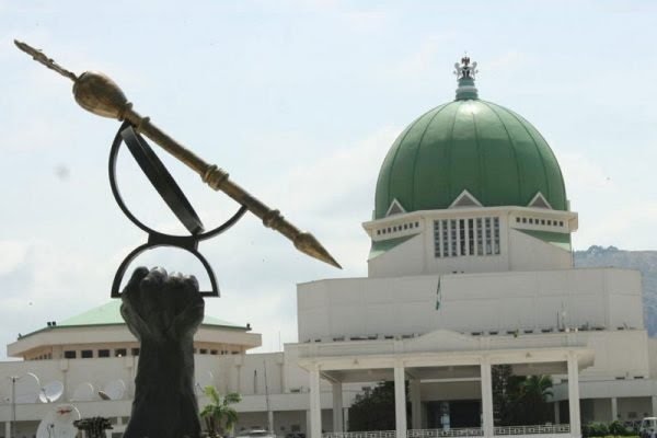 ‎Senate Extends Recess