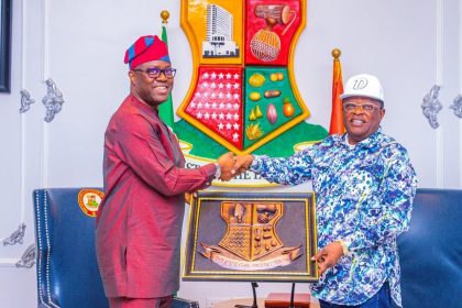 Oyo State Governor, Seyi Makinde (left) and Minister of Works, David Umahi (right) during the minister's working visit to Ibadan on August 31, 2023
