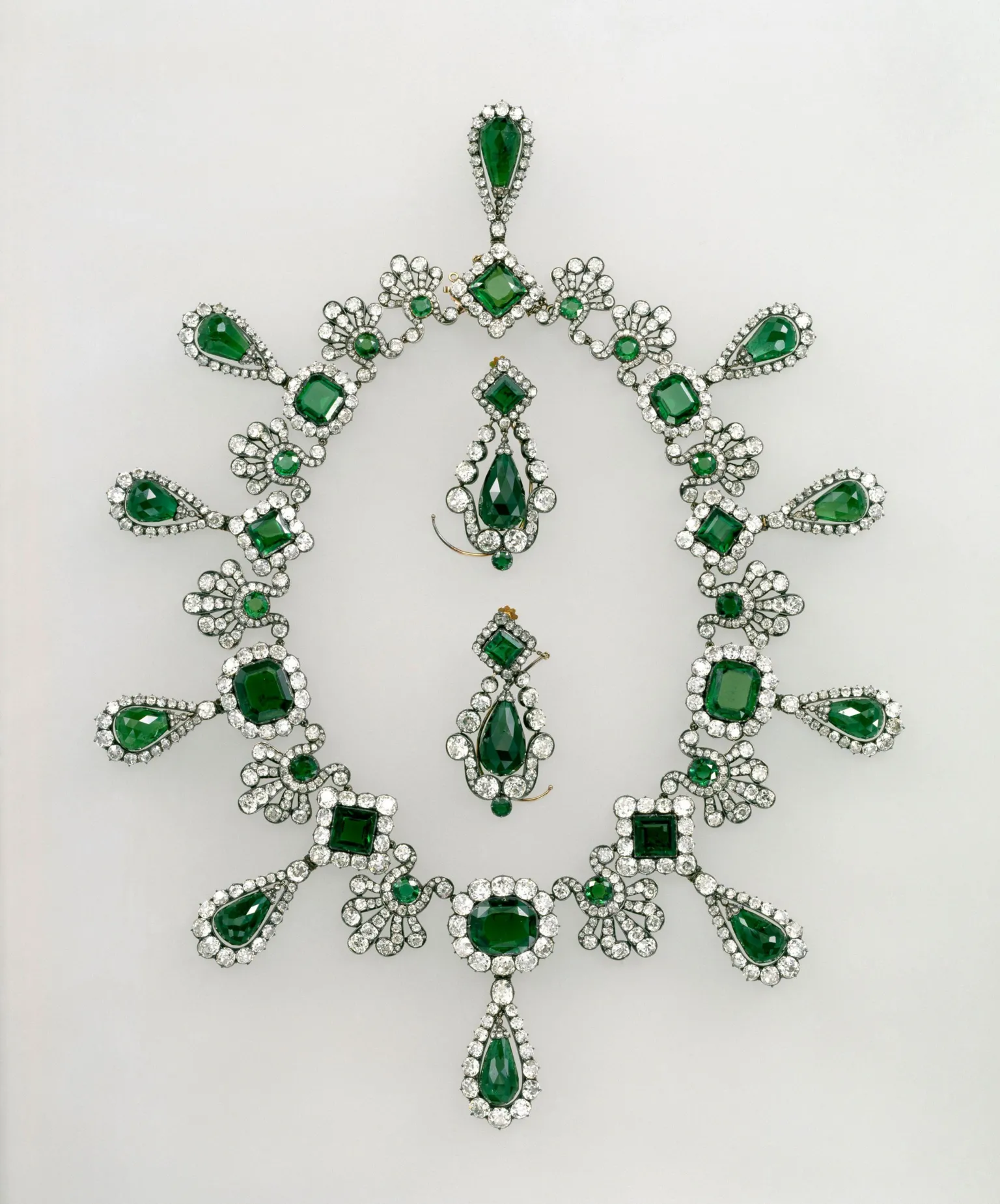 Two Suspects Arrested Over Louvre Museum Jewel Theft