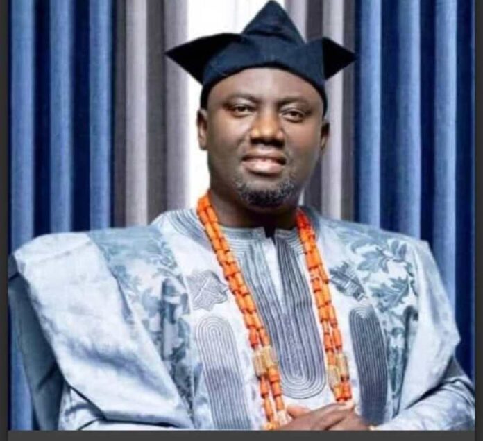 Alaafin’s Convoy Attacked by Youths at Twin Festival