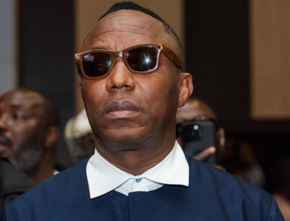 BREAKING: Police Re-Arrest Sowore Outside Kuje Court Despite Bail