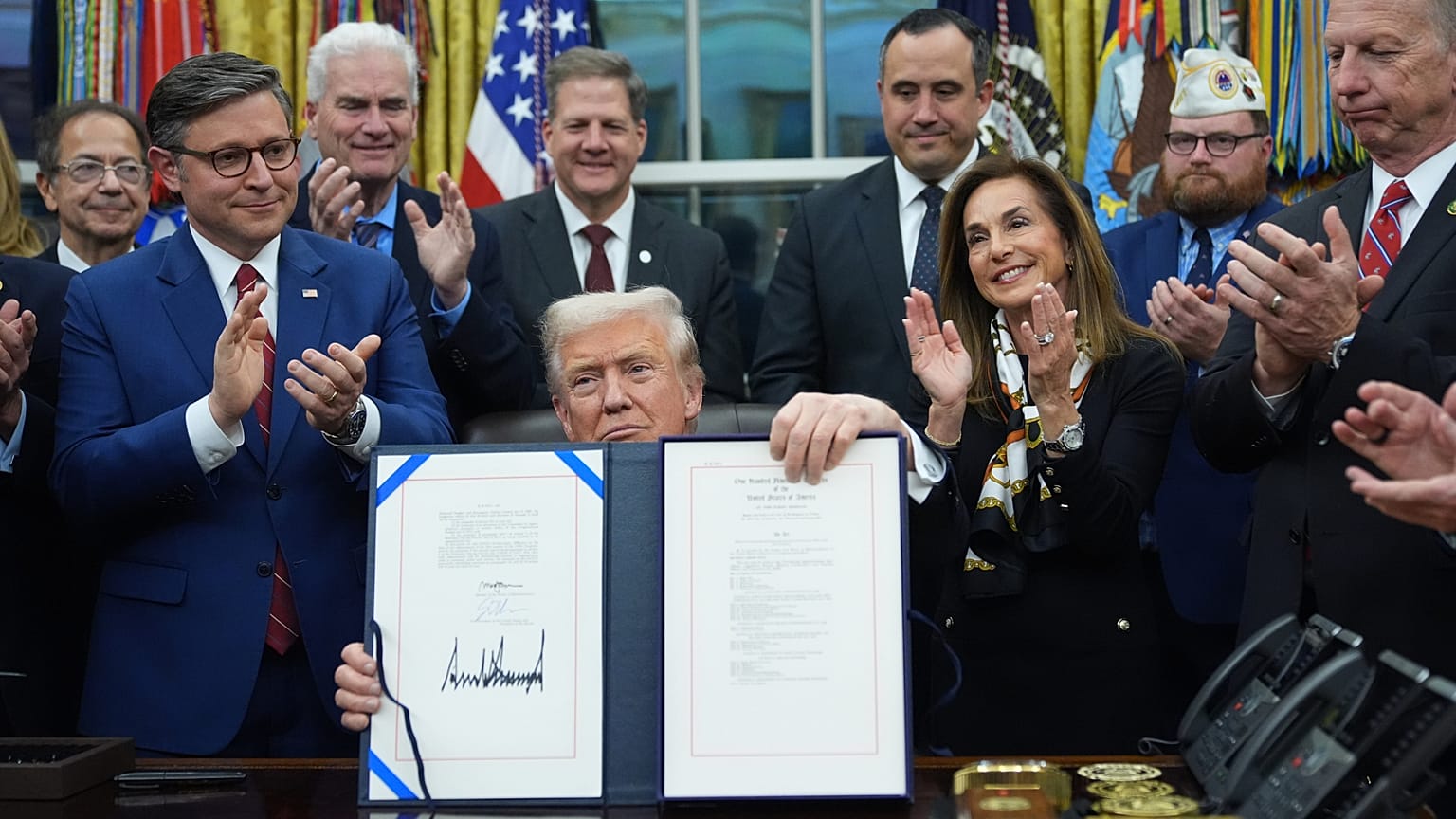 Trump Signs Bill to End Record 43-Day Shutdown