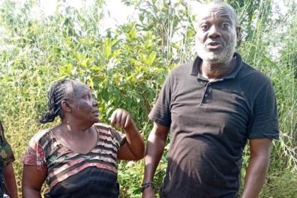 The photo of the two kidnap victims rescued in Kogi State by the Nigerian Army has generated controversy online, with some claiming that it was recycled from nine months ago