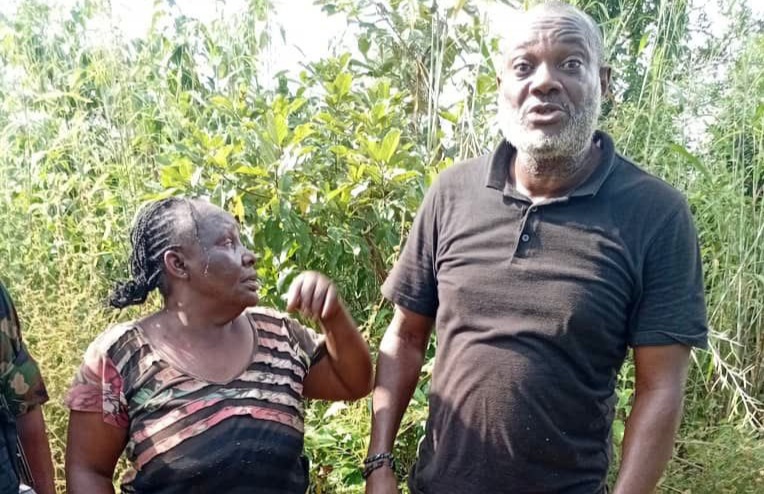 The photo of the two kidnap victims rescued in Kogi State by the Nigerian Army has generated controversy online, with some claiming that it was recycled from nine months ago