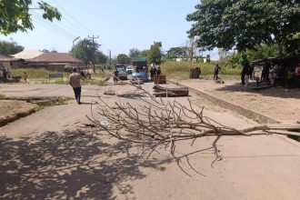 Kwara Youths Block Highway